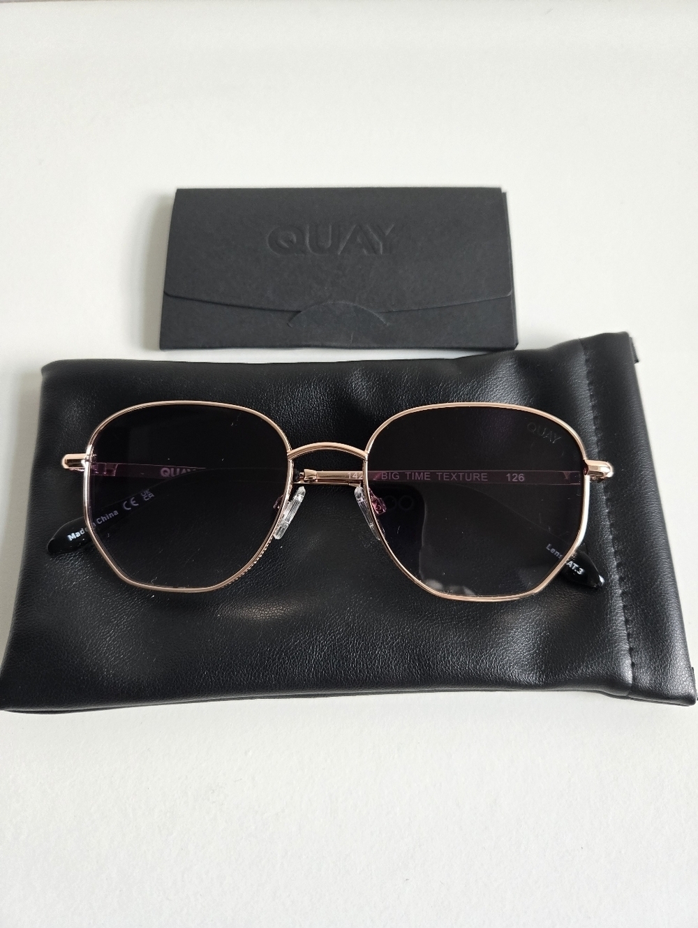 New Quay Australia Unisex Big Time Texture Gold Frame/Smoke Lens Sunglasses - Picture 7 of 14